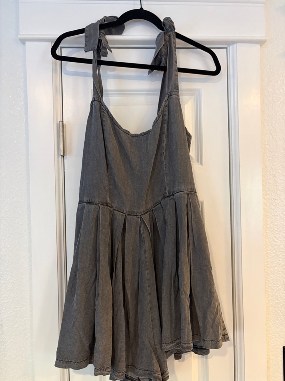 Sleeveless Tie-Shoulder Grey Mini Dress - Picture 2 of 4